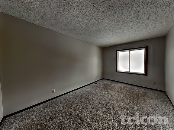 5th image of 3401 75th Ave N