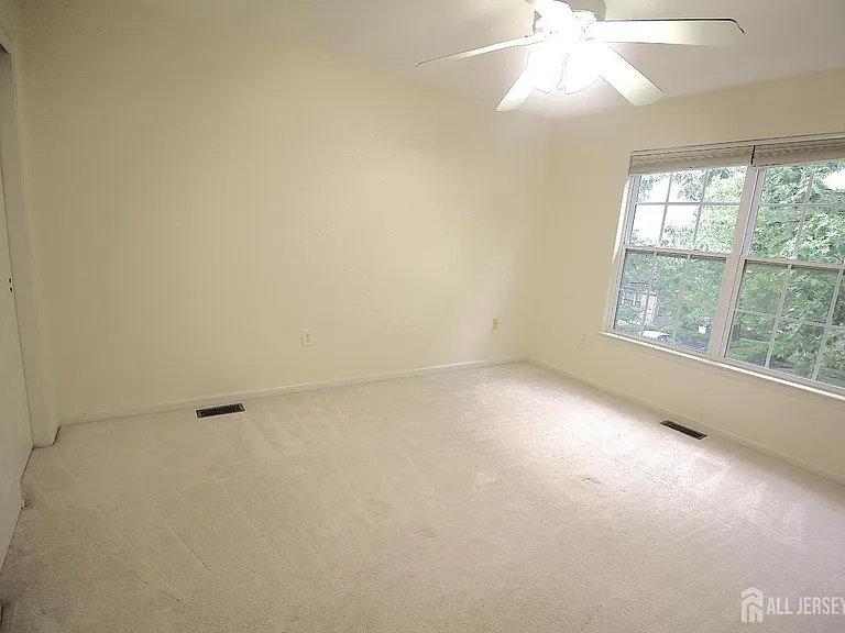 72 Truman Ave — Photo 23