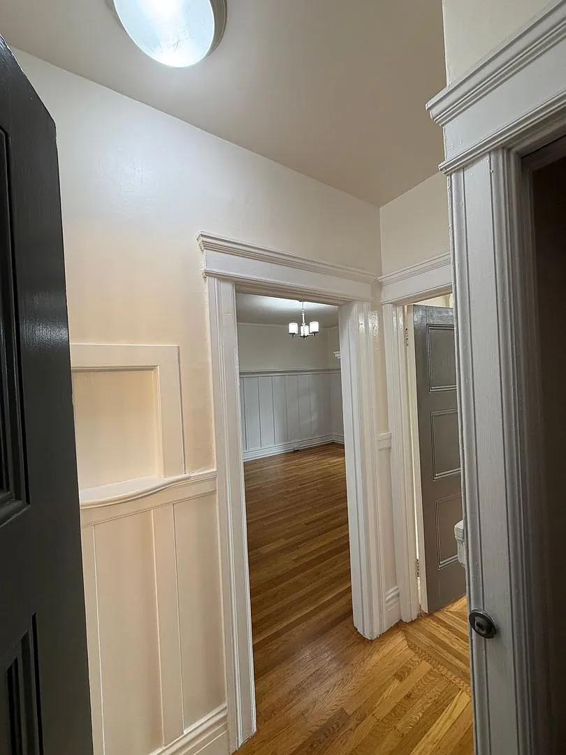 Charming One Bedroom in the Heart of Nob Hill — Photo 3