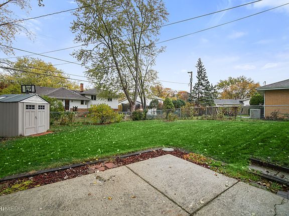 3rd image of 1107 S Leslie Ln