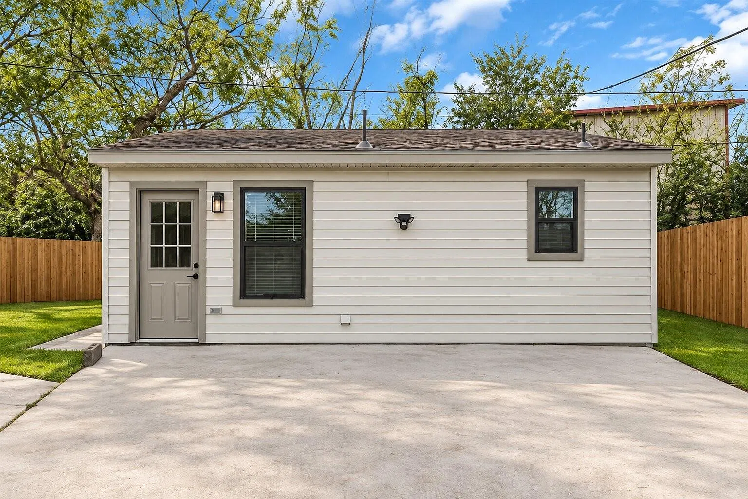 2 bed, 1.0 bath, 500 sqft, $1,400 — Photo 1