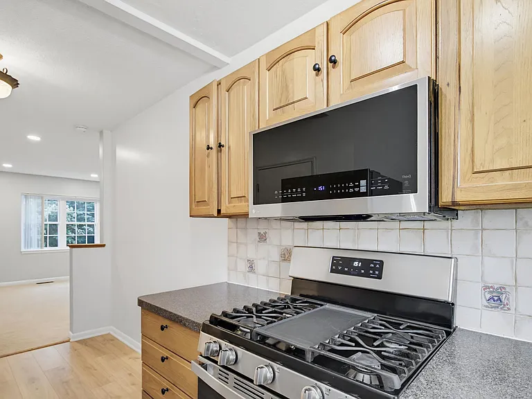 128 Lake Shore Rd #1 — Photo 7