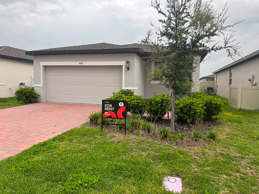 3 bed, 1483 sqft, $1,845 — Photo 2