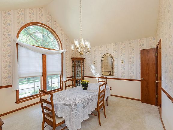 5th image of 45 Wildwood Dr