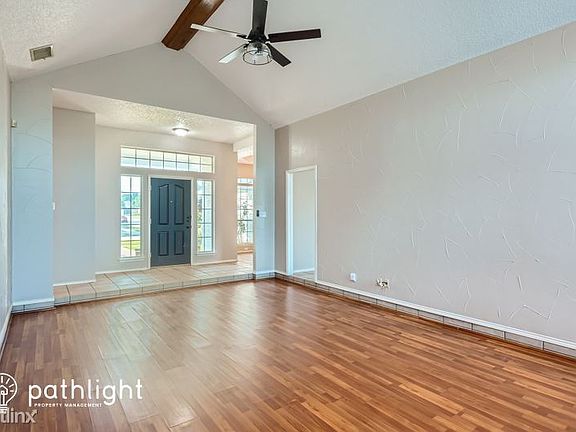 3rd image of 809 Steadman Dr