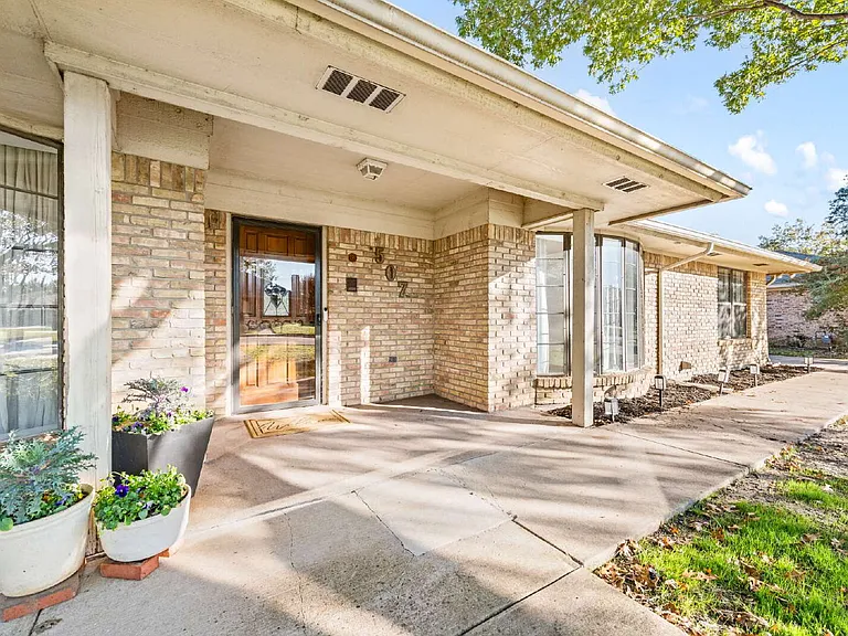 507 Crestview Dr — Photo 4