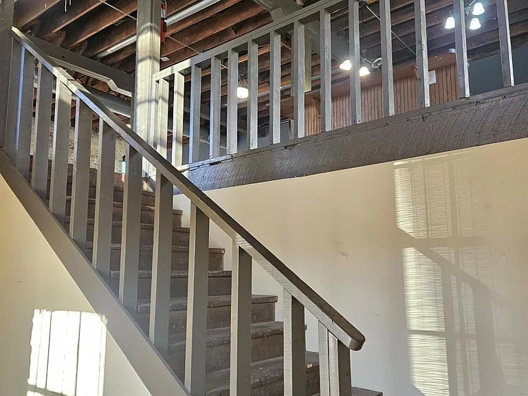 1303 W College St — Photo 8