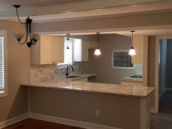 4th image of 2168 N Lexington Ave