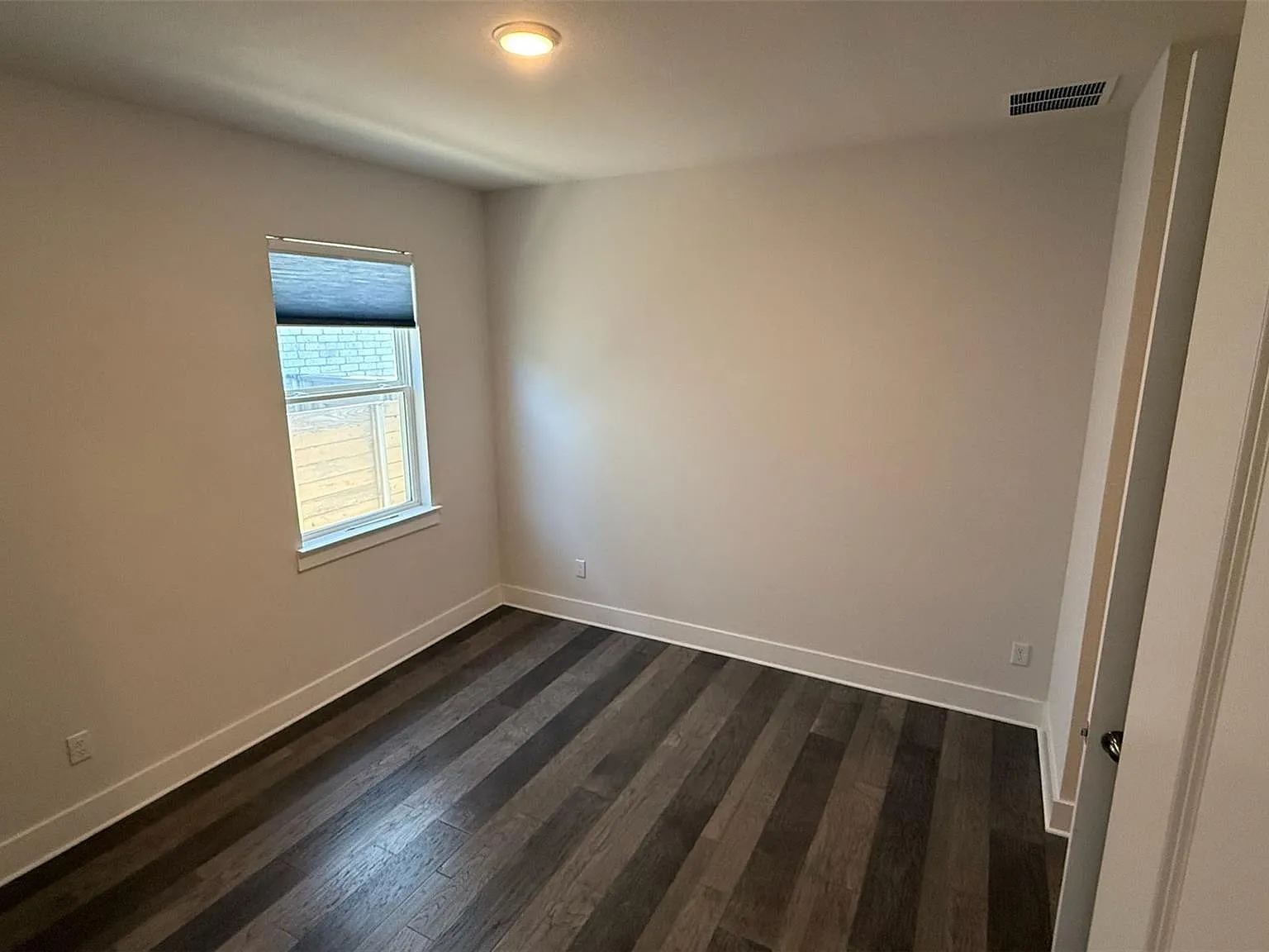 4 bed, 3.0 bath, 2253 sqft, $2,600 — Photo 4