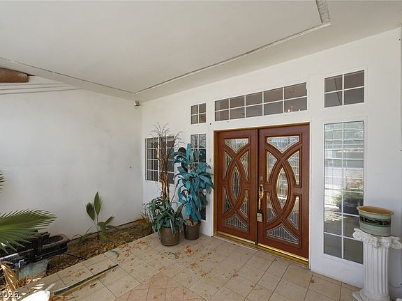 5th image of 6325 Woodstock Ct