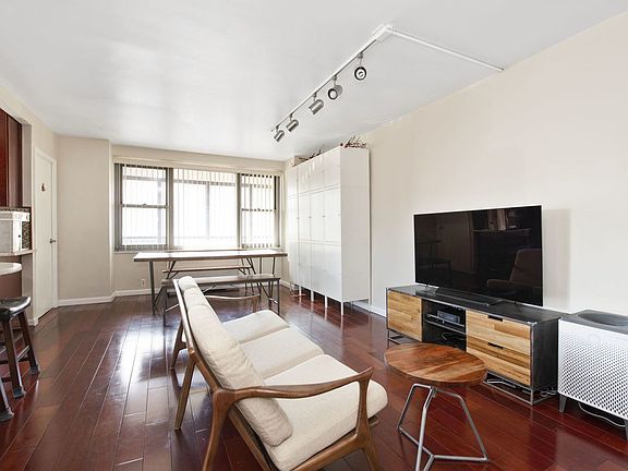 4th image of 7025 Yellowstone Blvd APT 2H