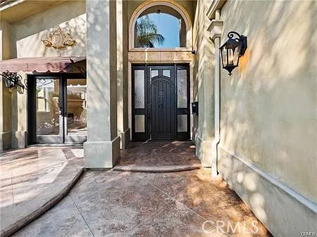 5 bed, 3369 sqft, $11,950 — Photo 3