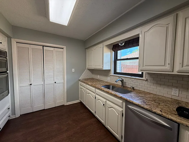 101 Maplewood Dr #26 — Photo 8