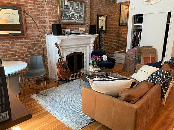 3rd image of 114 W 74th St APT 1B