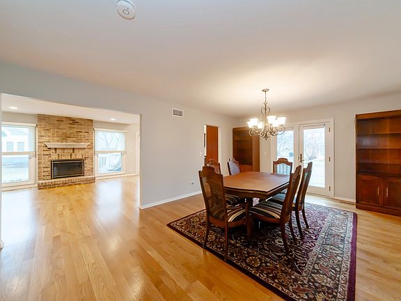 5th image of 2128 N Lake Shore Cir