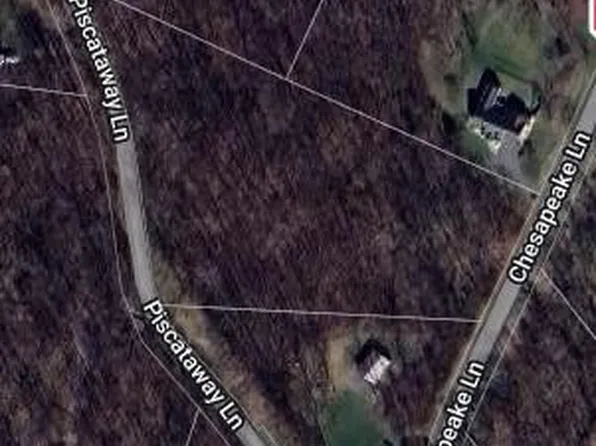 Chesapeake Ln, Hedgesville, WV 25427