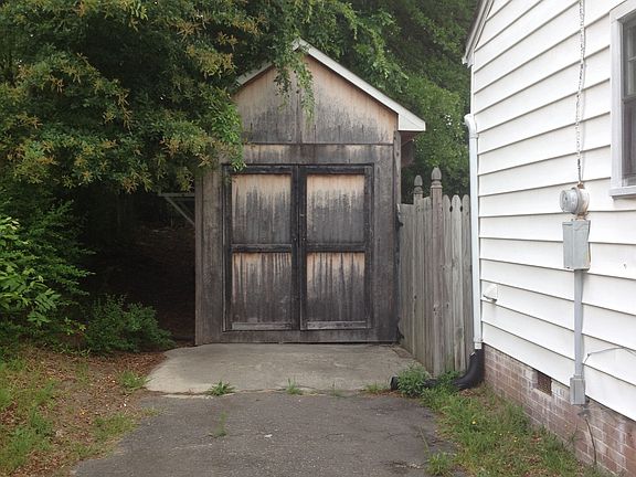 4th image of 418 E Walnut Ave