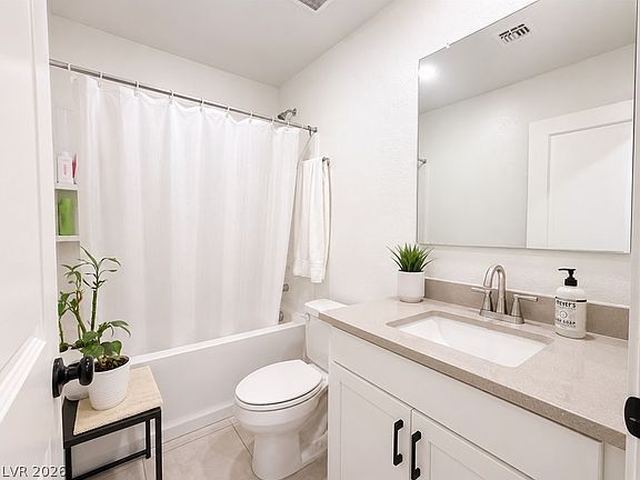 4th image of 7623 Lush Oasis Ave