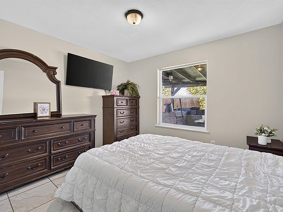 5th image of 3805 Estrella Dr