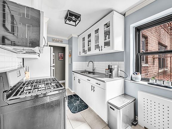 4th image of 83-75 118th St APT 5K