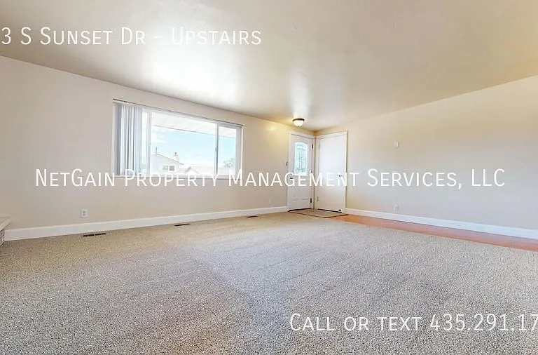 643 S Sunset Dr #UPSTAIRS — Photo 15