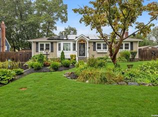 3 Chauser Dr, Greenlawn, NY 11740