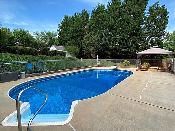3rd image of 5702 Mountain Terrace Dr