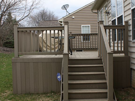 4th image of 916 Highridge Ln