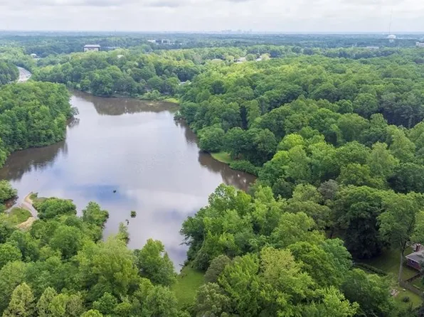 8031 Lake Shore Dr #24, Richmond, VA 23235