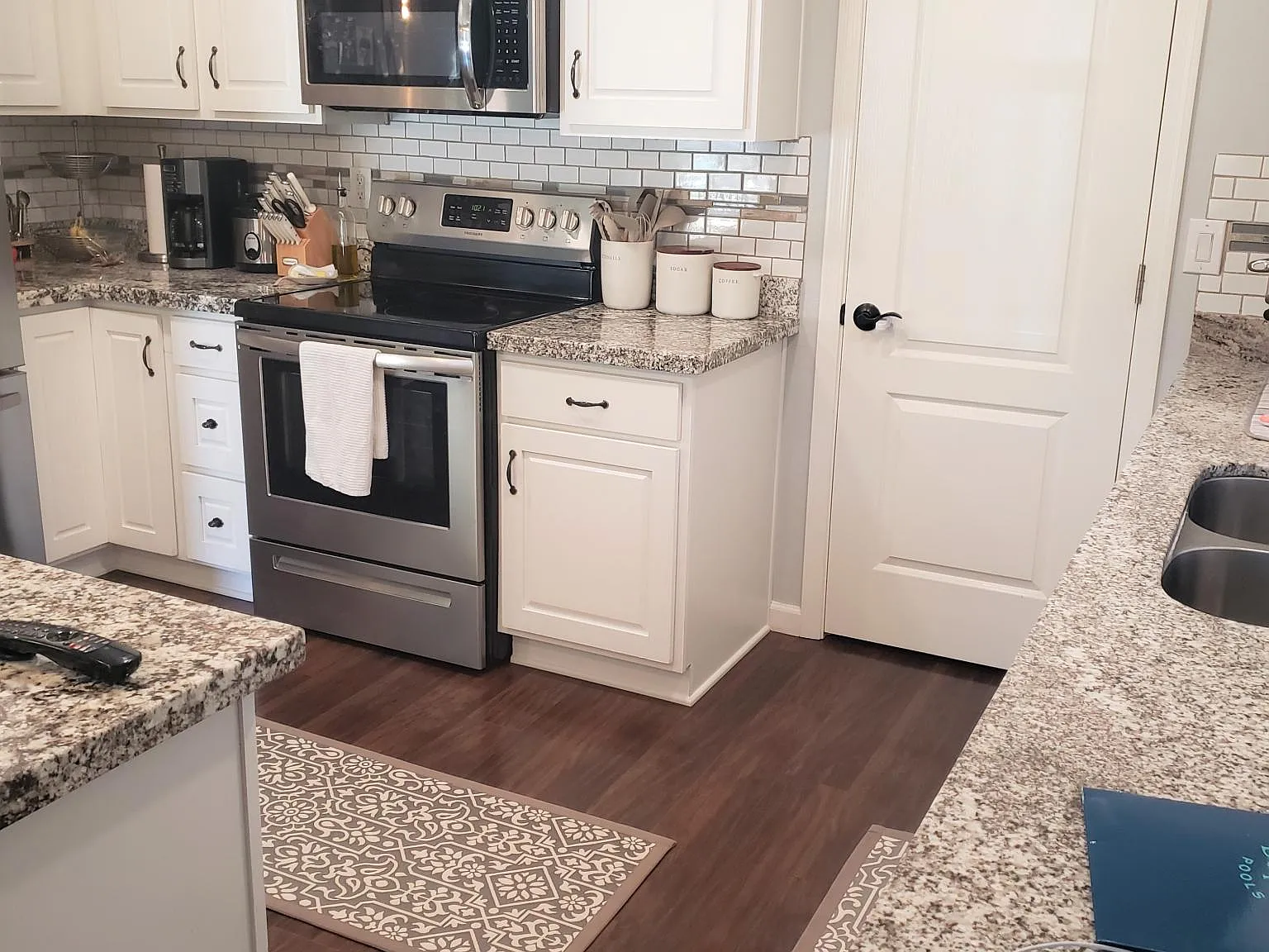 5 bed, 2251 sqft, $2,800 — Photo 3