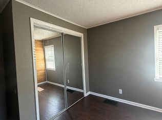 2215 Steele Rd, Kansas City, KS 66106