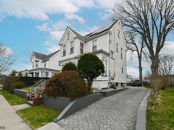 3rd image of 144 Stuyvesant Ave