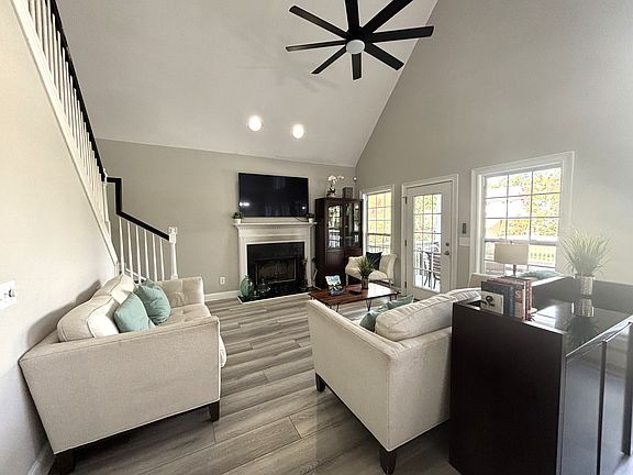 5th image of 104 Shadow Lake Ln