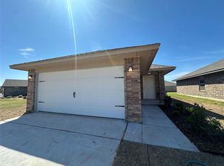 11440 SW 11th St, Yukon, OK 73099