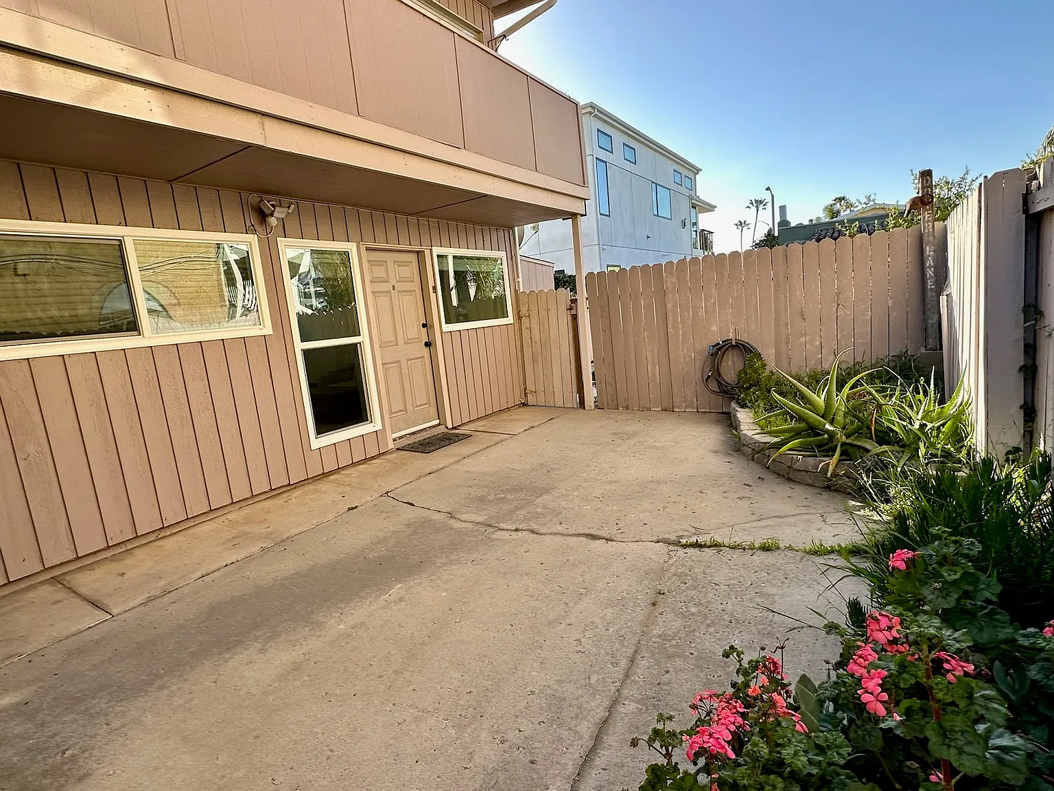 1080 Dover Ln — Photo 4