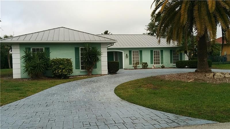 1st image of 24 Dolphin Dr
