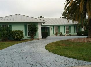 24 Dolphin Dr, Vero Beach, FL 32960