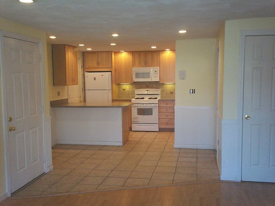 Kitchen, dining area