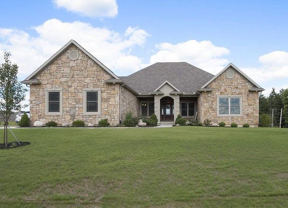 1st image of 1023 Barrington Dr