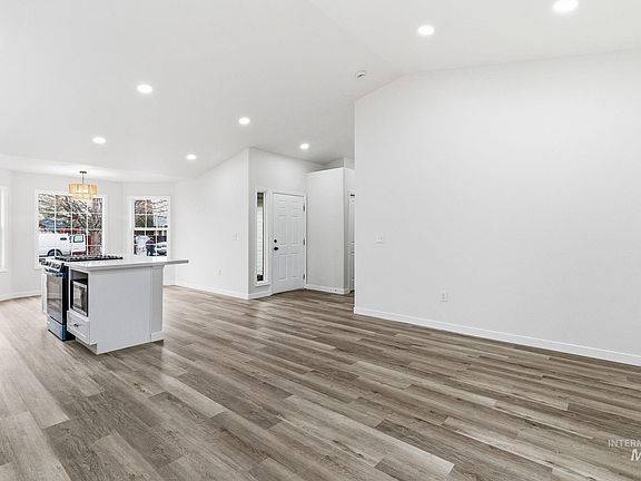 4th image of 2804 E Iowa Ave