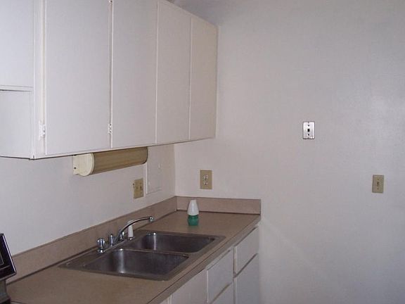 5th image of 201 Evergreen St APT 2-1B
