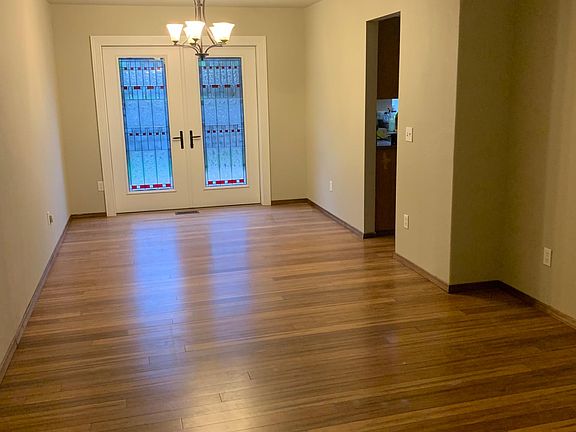 4th image of 8410 181st Ave E
