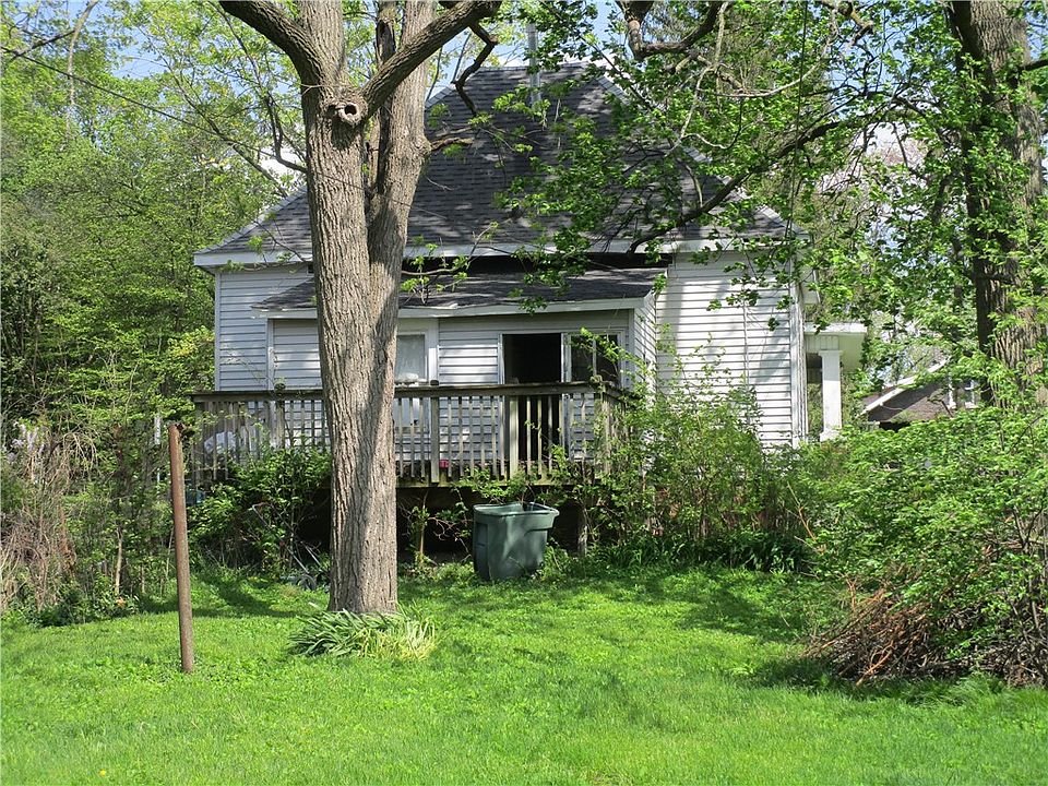 2nd image of 703 S Locust St