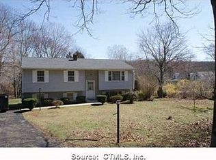 85 Village St, Northford, CT 06472