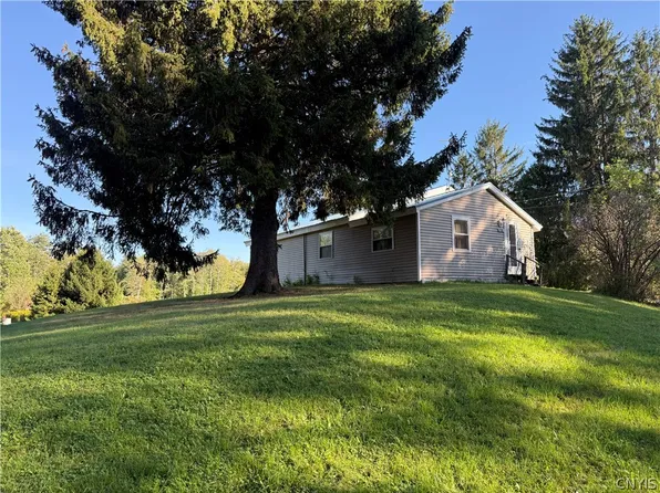 216 Cape Horn Rd, Fulton, NY 13069