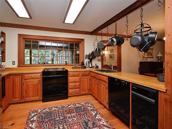 5th image of 503 Knob View Dr
