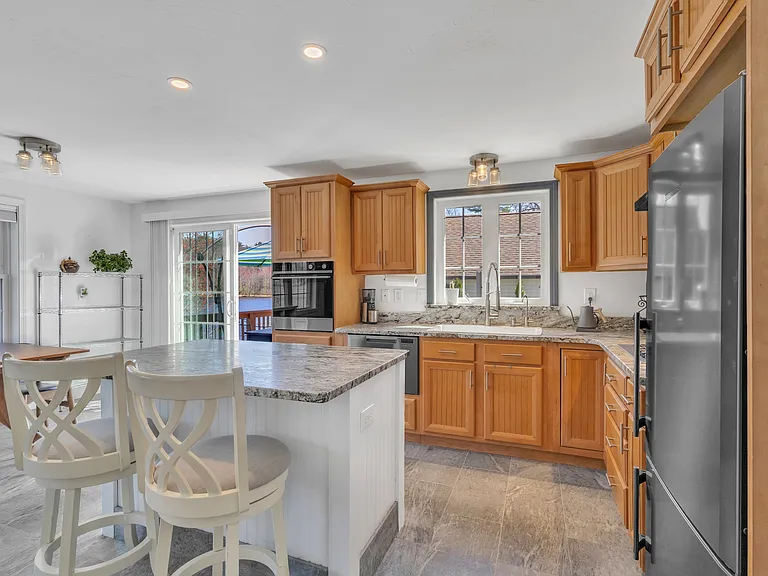 864 South Rd — Photo 10