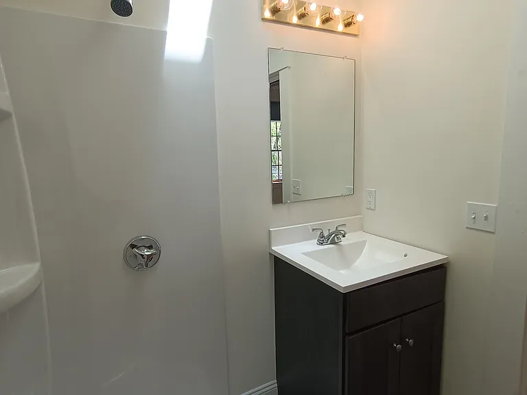 300 Main St #4 — Photo 6
