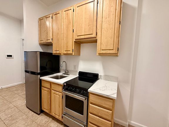 5th image of 221 E 5th St APT 2
