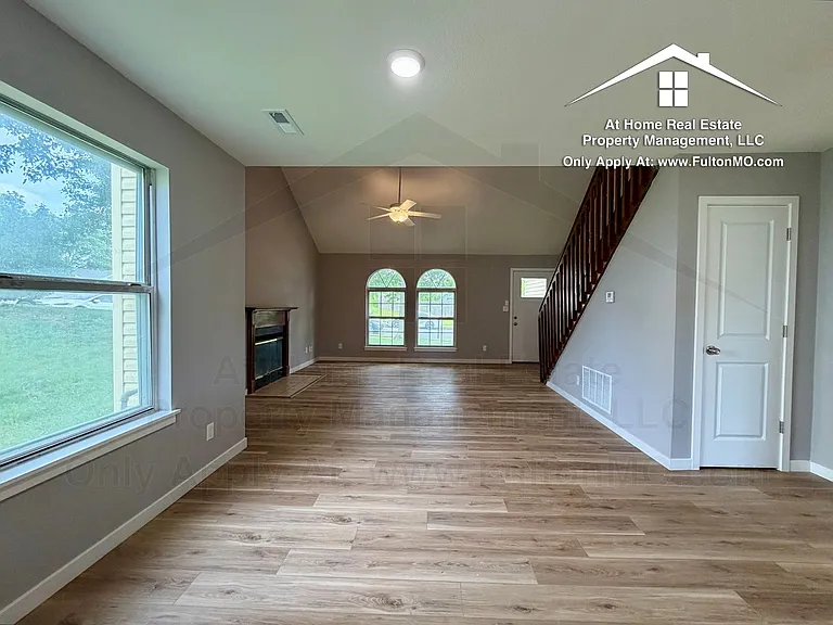 2717 Mayflower Dr — Photo 8